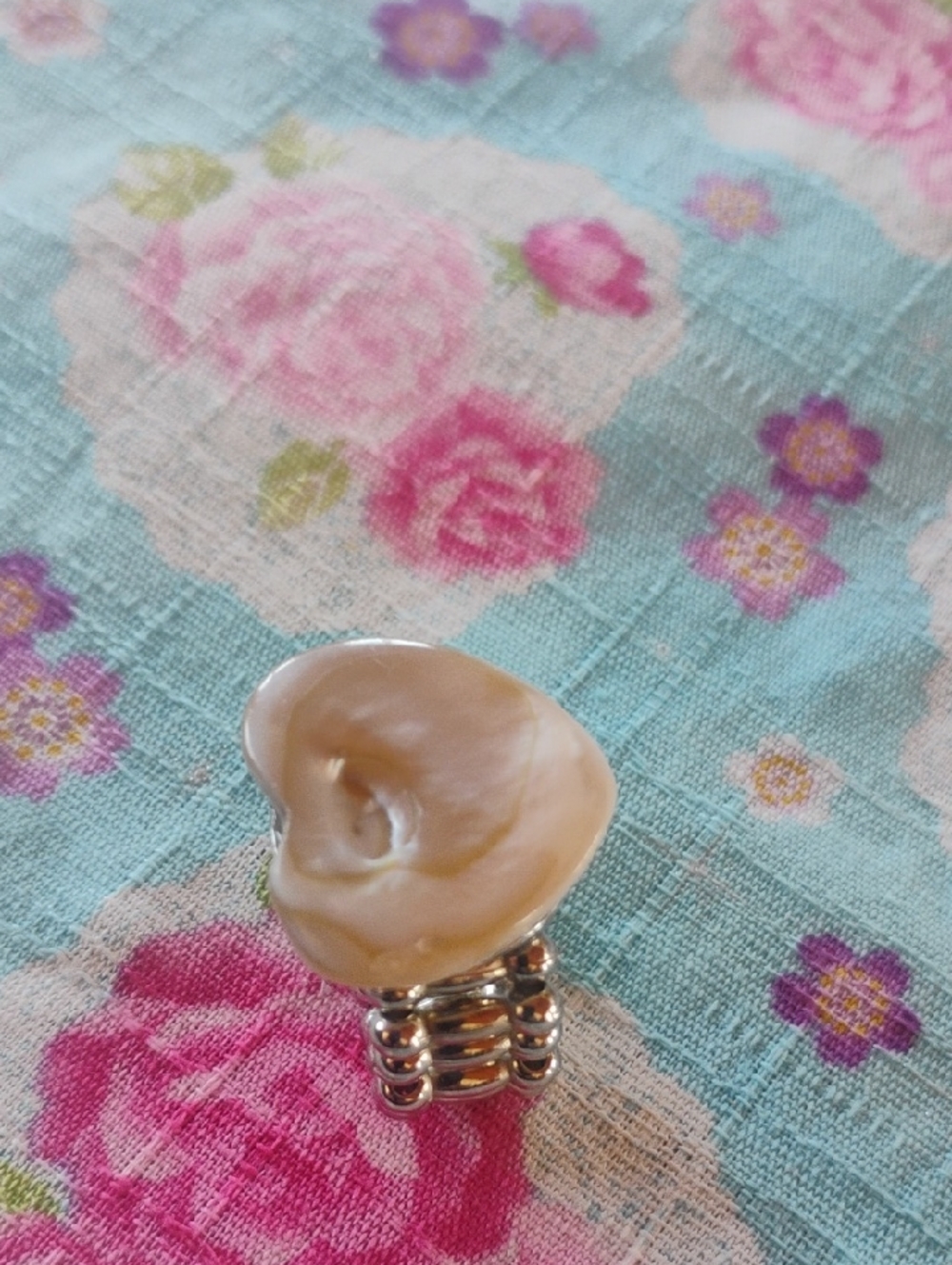 Large Mother Of Pearl Heart Ring in Cream - Women Jewelry